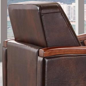 Set de sillones de cuero estilo antiguo con marco de madera 
