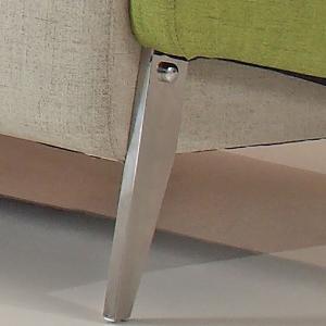 Sillón de cuero con patrones de tela 